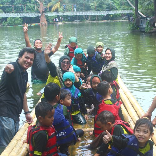 HARI BERMAIN DAN BELAJAR DILUAR SEKOLAH BERSAMA AYAH BUNDA