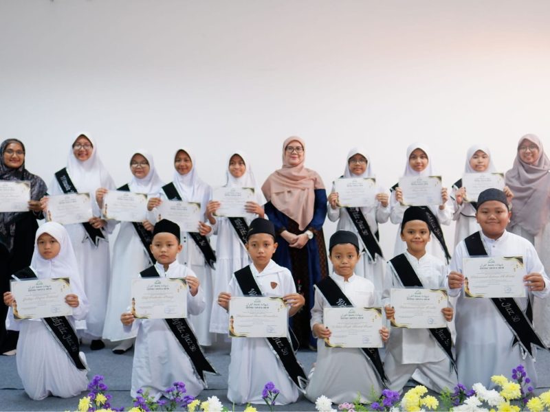 Menggapai Kemuliaan dengan Al Qur’an